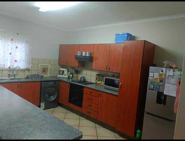 3 BEDROOM APARTMENT FOR SALE IN VAALPARK